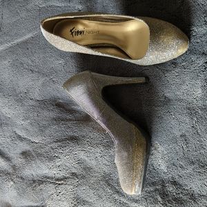 Two-tone metallic Fioni Heels (size 5)